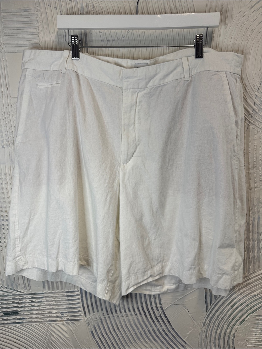 GAP women’s White Flat-Front Linen Shorts N0387